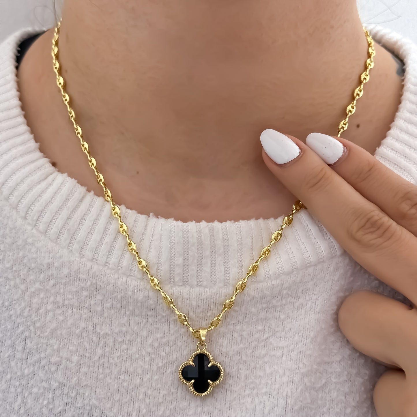 Cadena Tejido Gucci de Dama de 45cm de 3mm de Grosor + Trébol Negro en con Micro circones en Oro Laminado 18k con Garantía de por vida